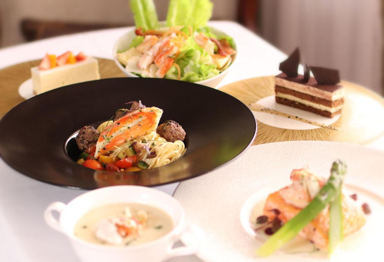 Marco Polo Hongkong Hotel Eksteriør bilde A selection of food at the restaurant