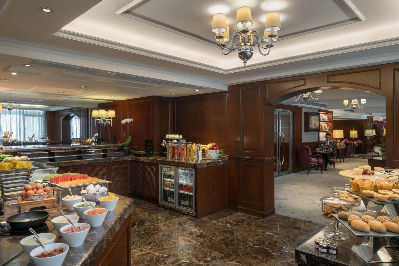 Marco Polo Hongkong Hotel Eksteriør bilde The Club Lounge at the Hong Kong International Airport