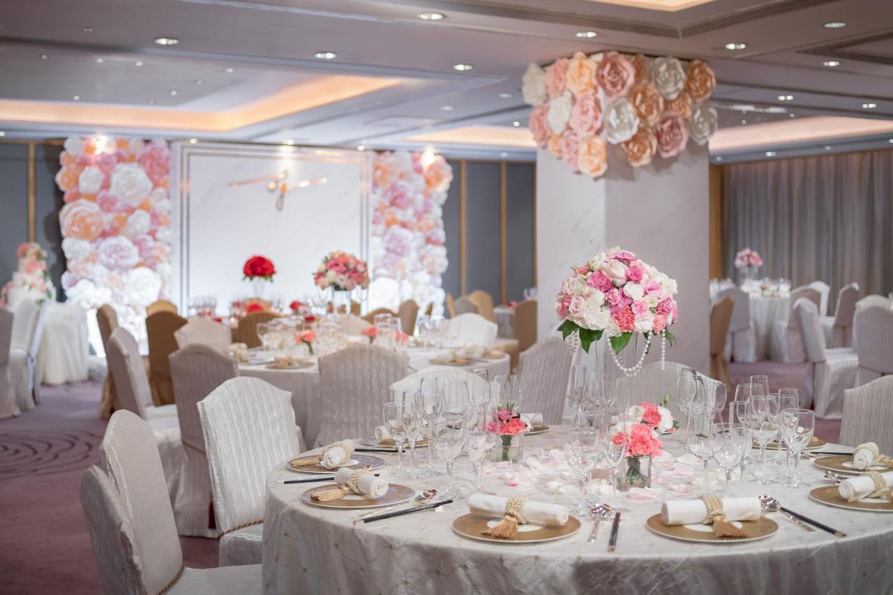Marco Polo Hongkong Hotel Eksteriør bilde Wedding reception at the Mandarin Oriental, Hong Kong