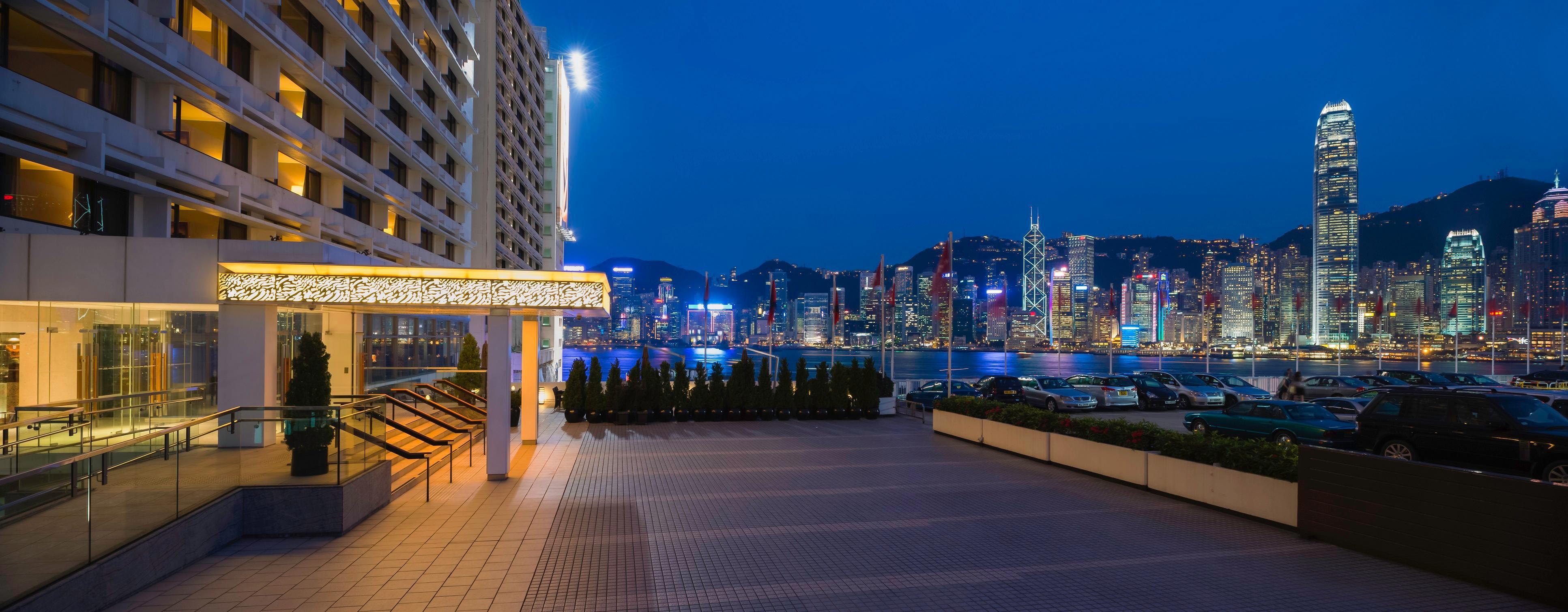 Marco Polo Hongkong Hotel Eksteriør bilde View of Victoria Harbour from the hotel