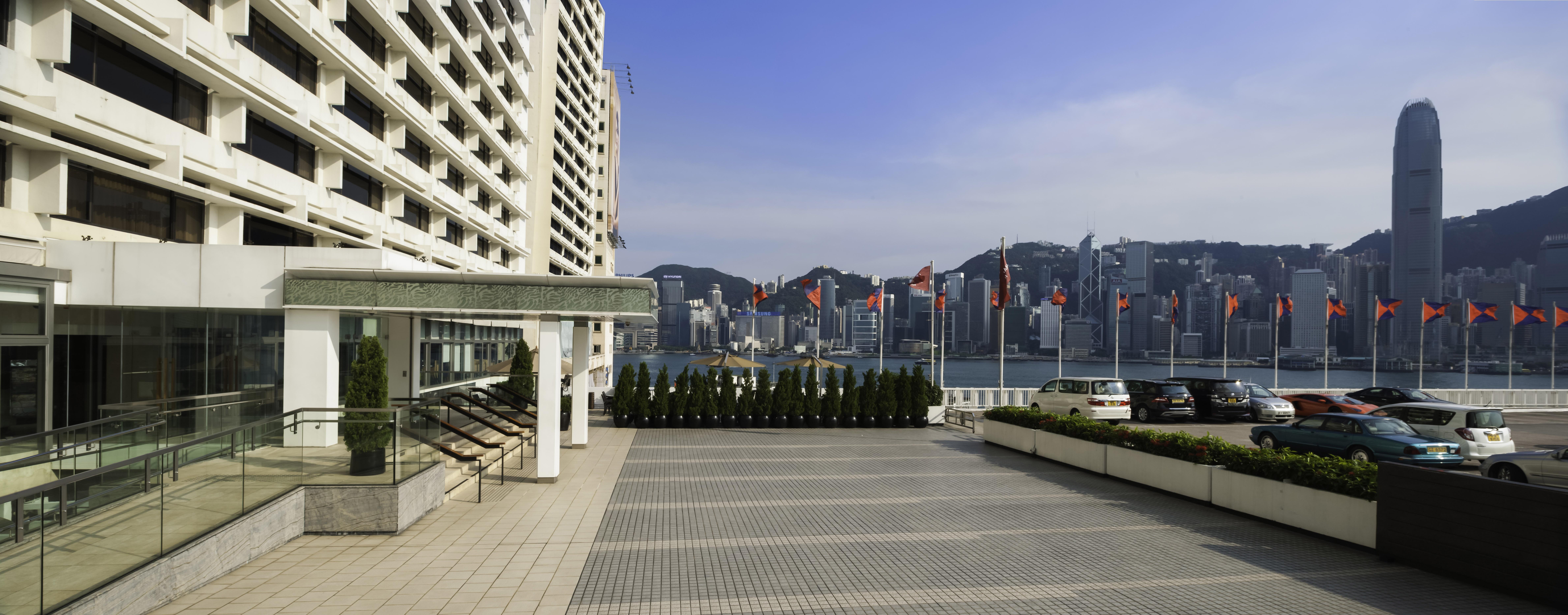 Marco Polo Hongkong Hotel Eksteriør bilde View of Victoria Harbour from the hotel