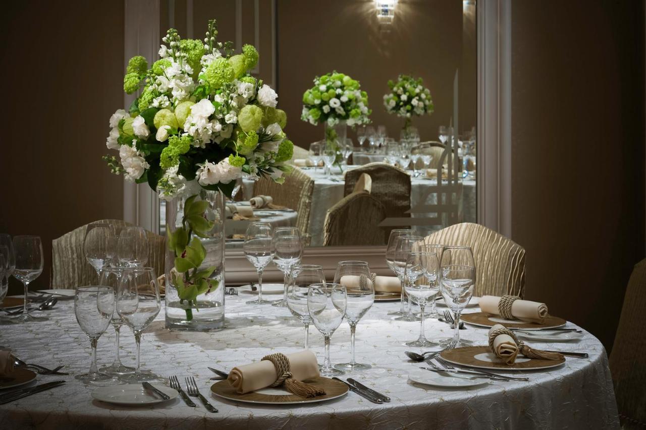 Marco Polo Hongkong Hotel Eksteriør bilde A table set for a formal dinner